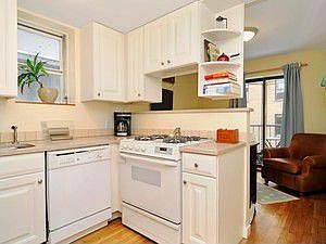 4th image of 107 W 78th St APT 3