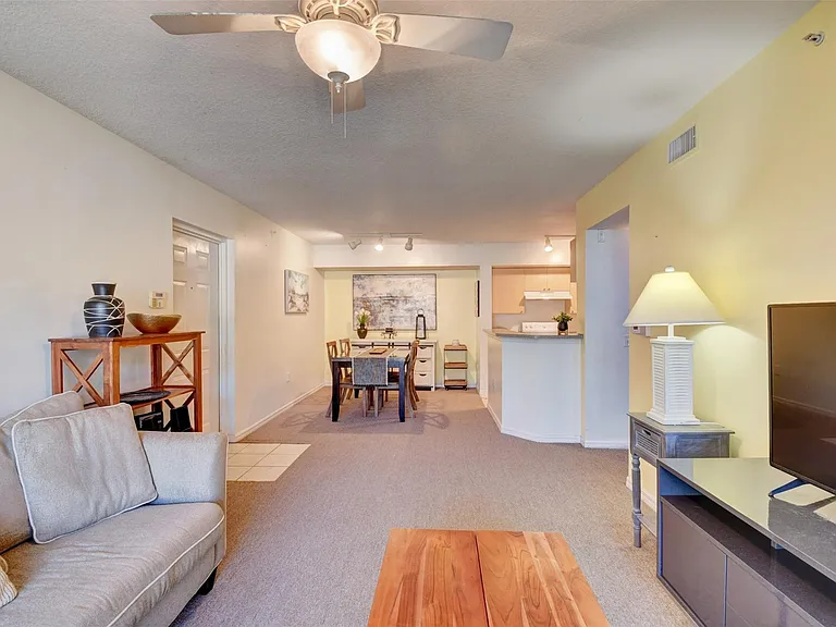 703 Villa Cir #703 — Photo 2