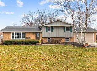 580 Hilltop Dr, Green Bay, WI 54301