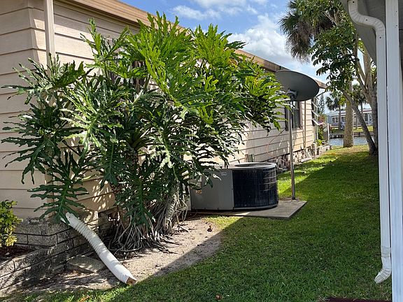 2nd image of 282-8775 20th St