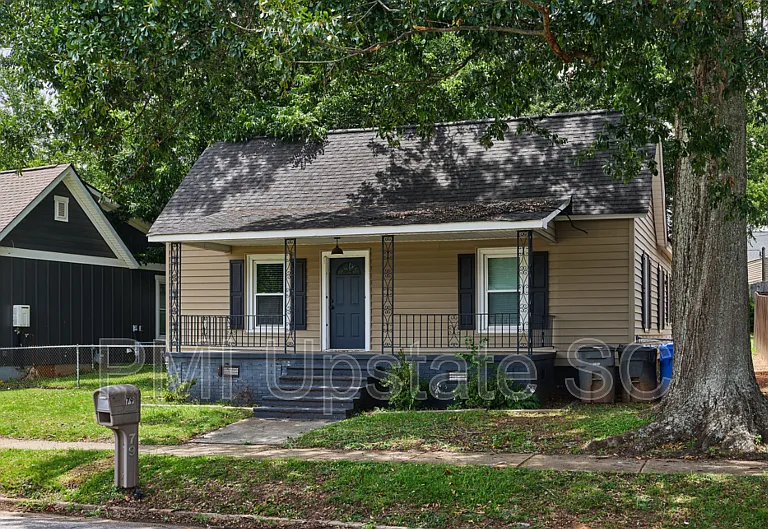 79 Allen St — Photo 3