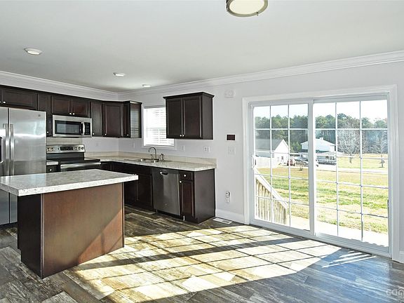 5th image of 110 Country Meadows Dr