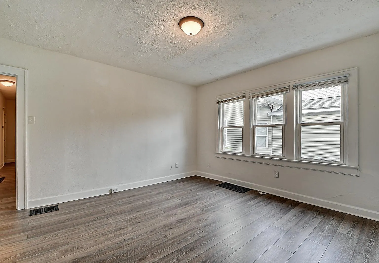 2 bed, 900 sqft, $899 — Photo 4