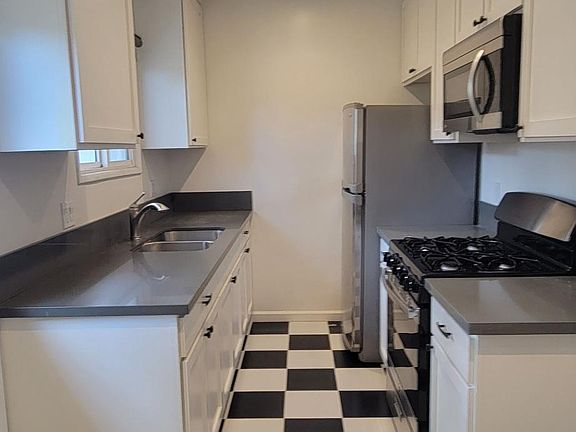 3rd image of 2534 N Buena Vista St #2536