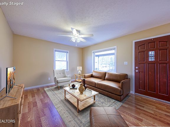 4th image of 631 Burnett Station Rd