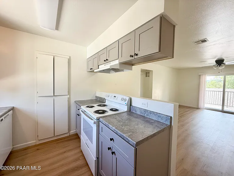 566 Lincoln Ave #C — Photo 3