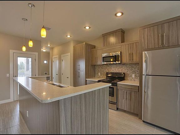 4th image of 410 Thorn Ave APT 12