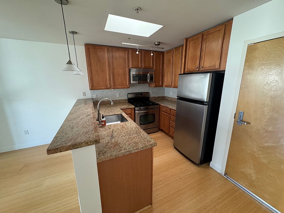 1st image of 475 Tehama St