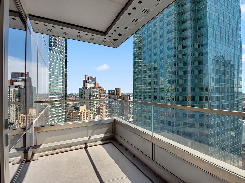 1st image of 3 Court Sq #2408