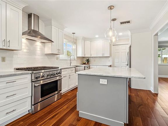 5th image of 841 Emerald St