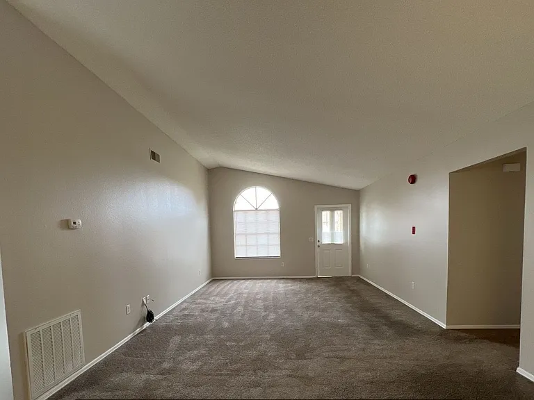319 Oak Track Dr — Photo 4