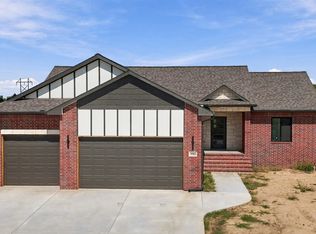 3502 S Bluelake Ct, Wichita, KS 67215