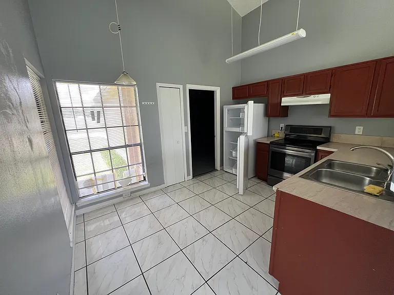 1315 Bradwell Dr — Photo 6