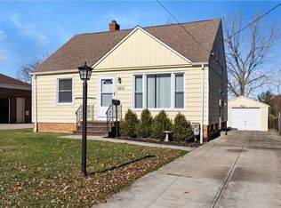 2810 Grantwood Dr, Parma, OH 44134