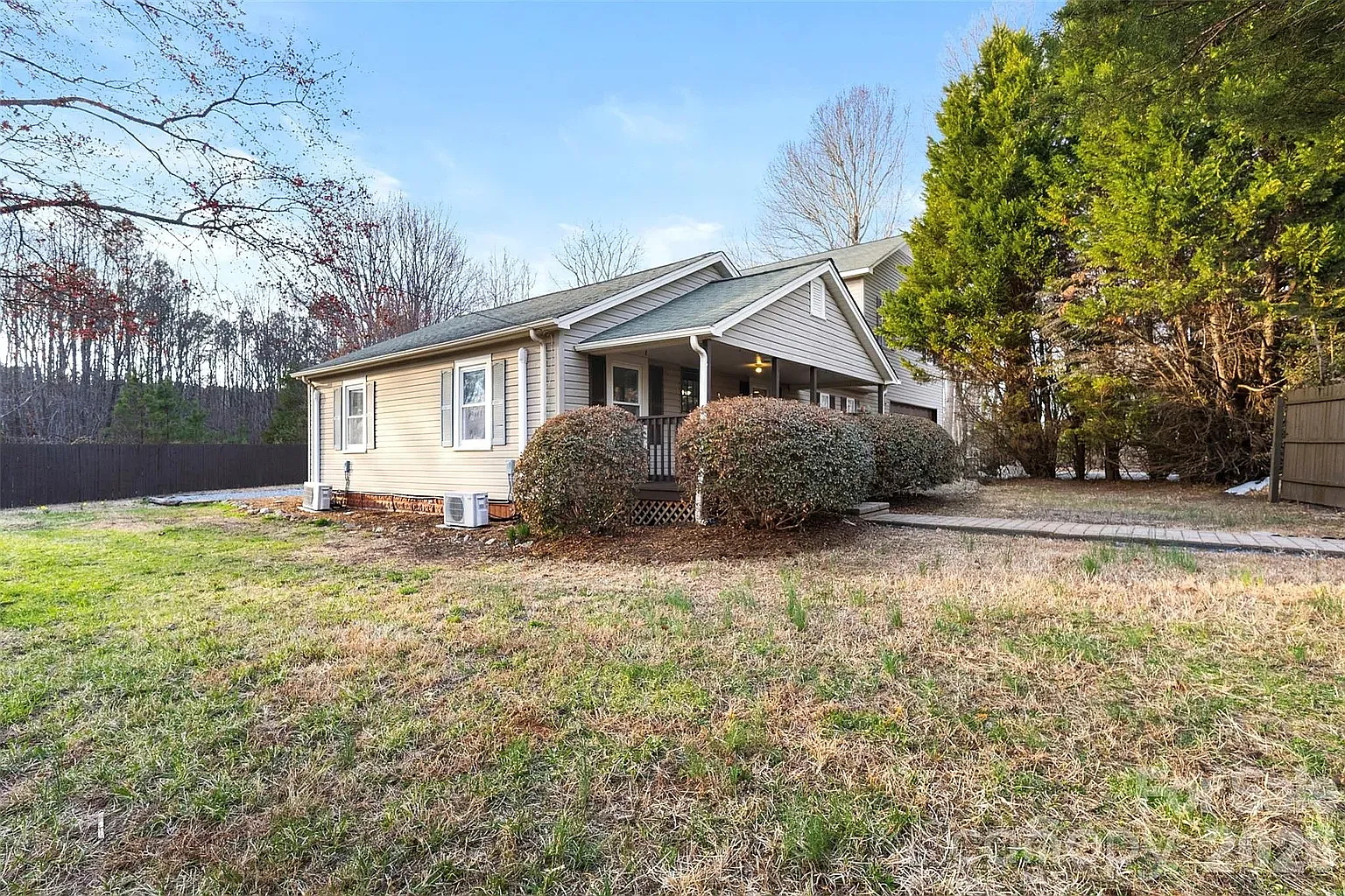 4 bed, 1853 sqft, $2,500 — Photo 3