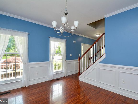 5th image of 25 Sharpsburg Ln