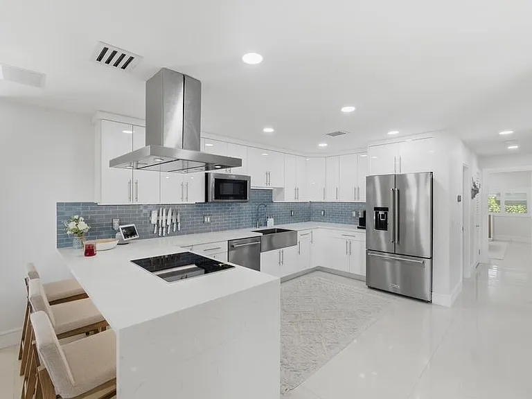 2210 NE 3rd Ave — Photo 26