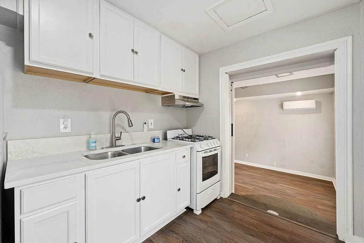 1 bed, 1.0 bath, 752 sqft, $1,275 — Photo 2