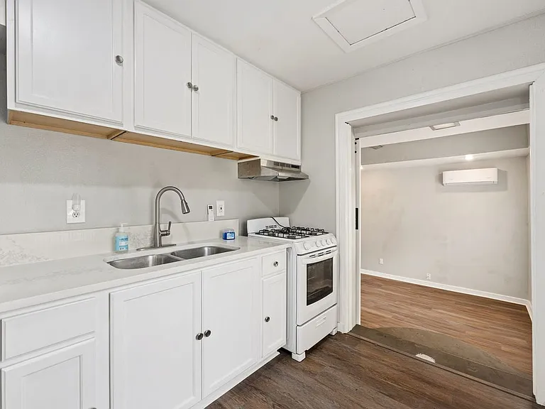 604 W Hollywood Ave #B — Photo 2