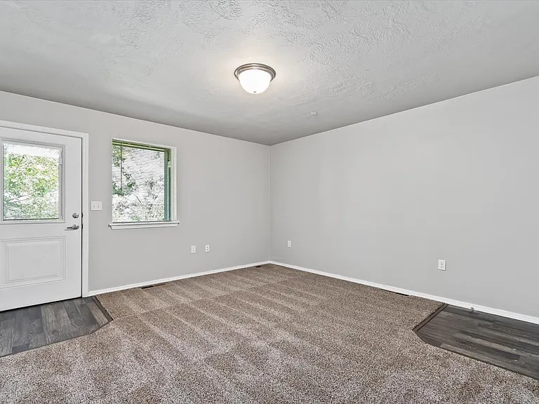 Creekside Apartments — Photo 24