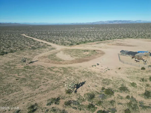 18206 S Gene Autry Rd, Yucca, AZ 86438