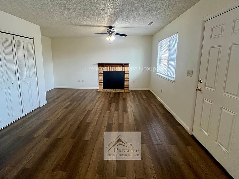1015 Western Dr — Photo 4