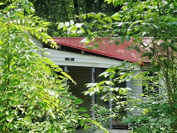 3rd image of 12 Whippoorwill Dr