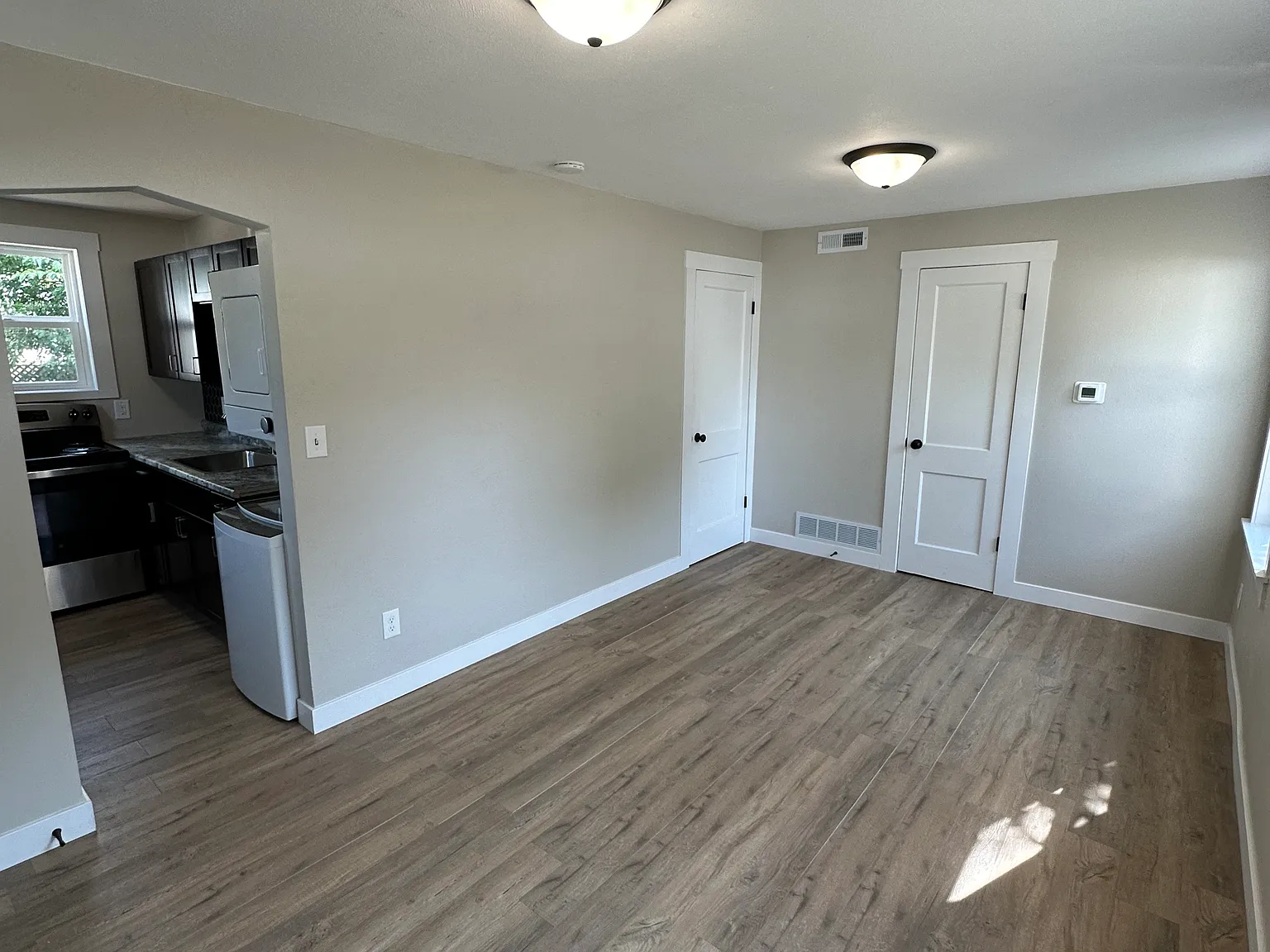 1 bed, 400 sqft, $1,100 — Photo 4