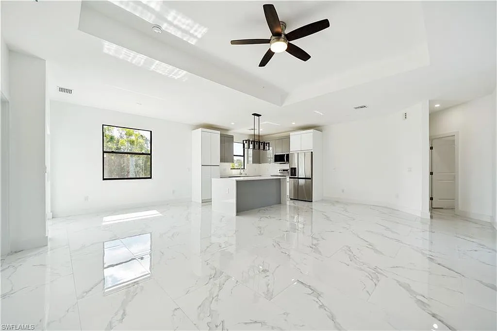 3 bed, 2.0 bath, 1887 sqft, $2,300 — Photo 2
