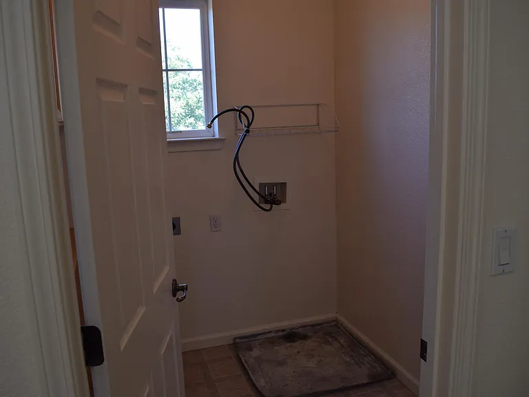 448 Chestnut St — Photo 15