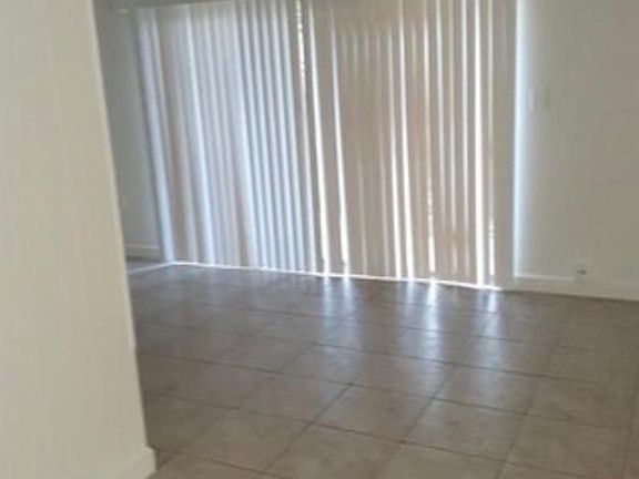 5th image of 2916 W Missionwood Ln