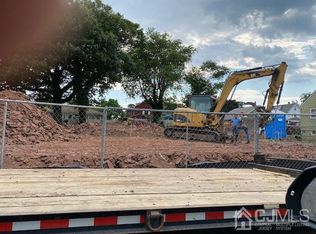 46 Kossuth St, Somerset, NJ 08873