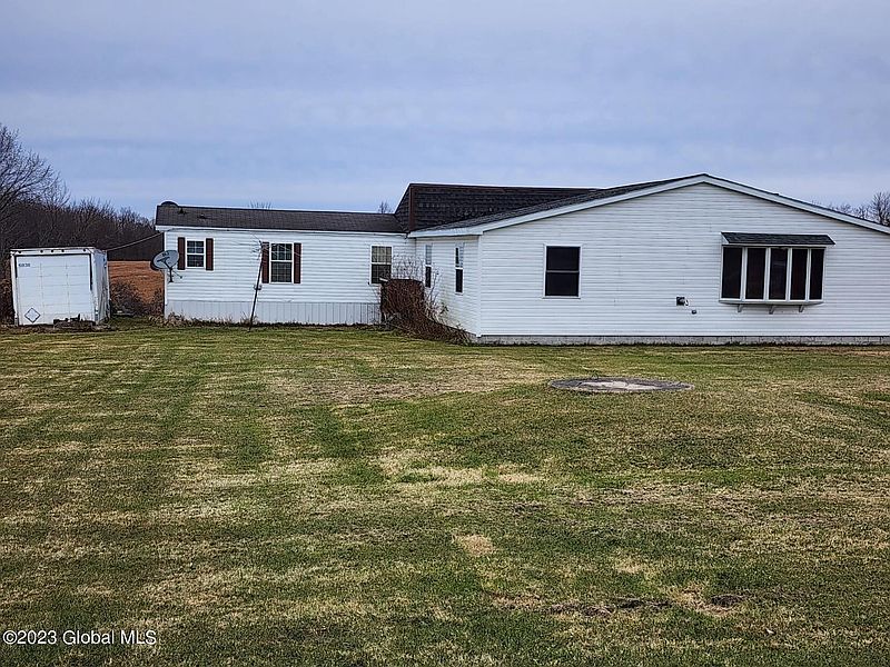 3rd image of 917 E Lykers Road