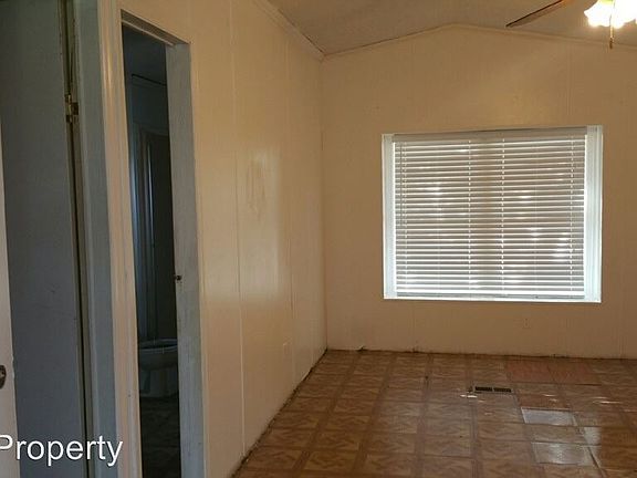 3rd image of 808 Lake View Dr