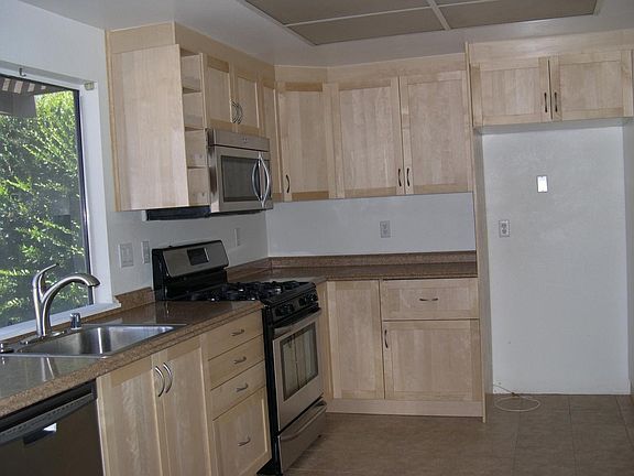 5th image of 2941 Sunflower St
