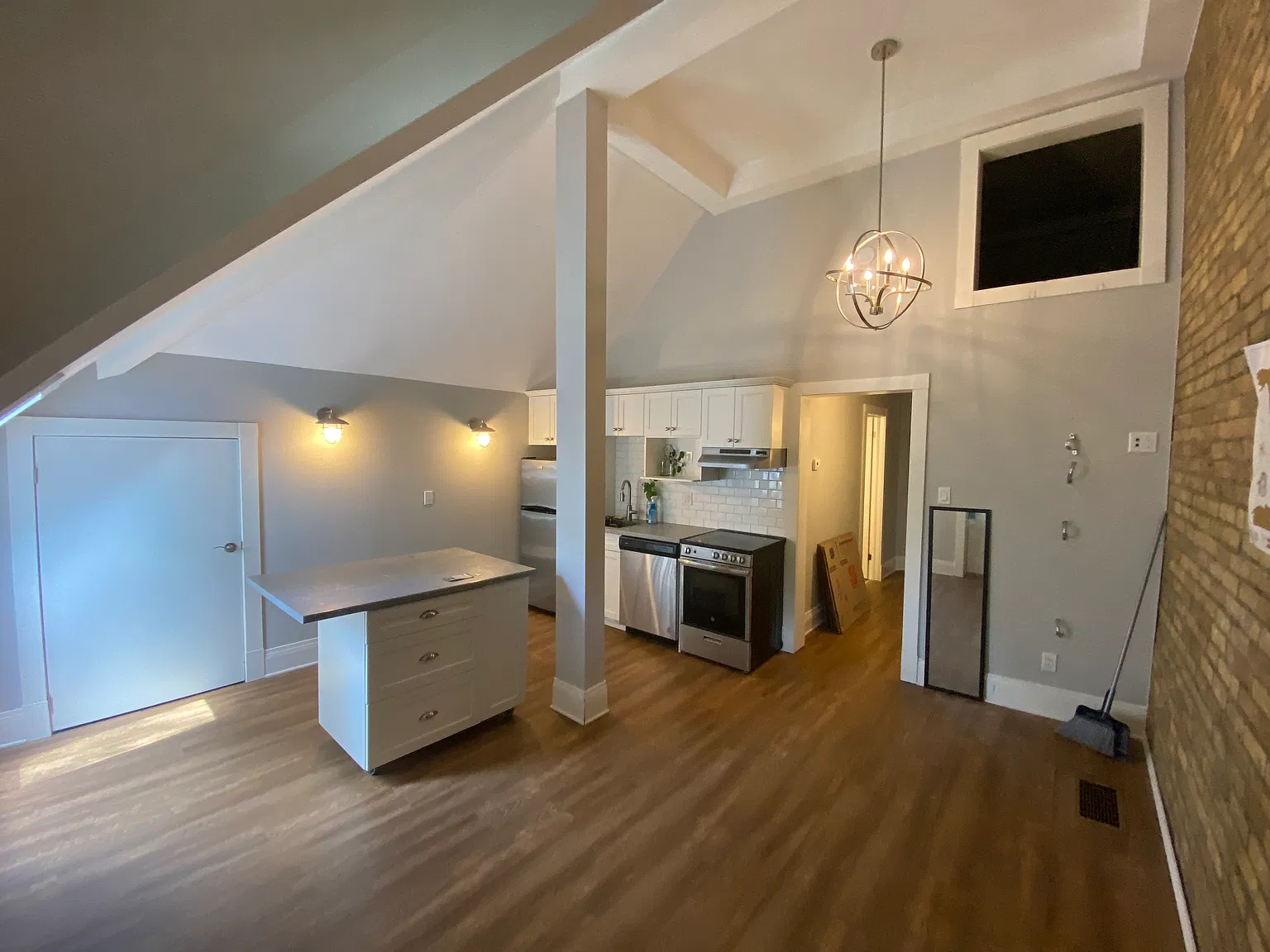 1 bed, 10 sqft, $1,974 — Photo 3