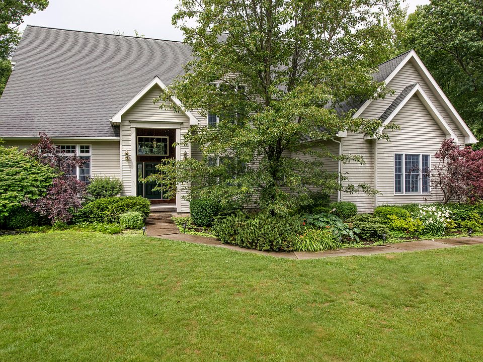 1st image of 4 Southbrook Ln
