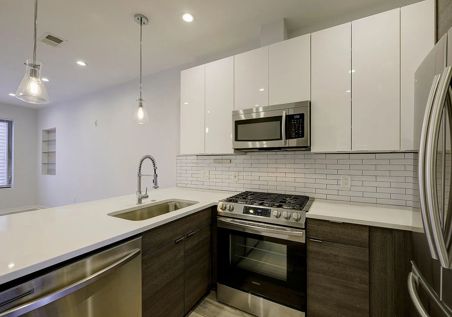 Modern Luxury 1br/1ba In Petworth - Utilities Included! — Photo 3