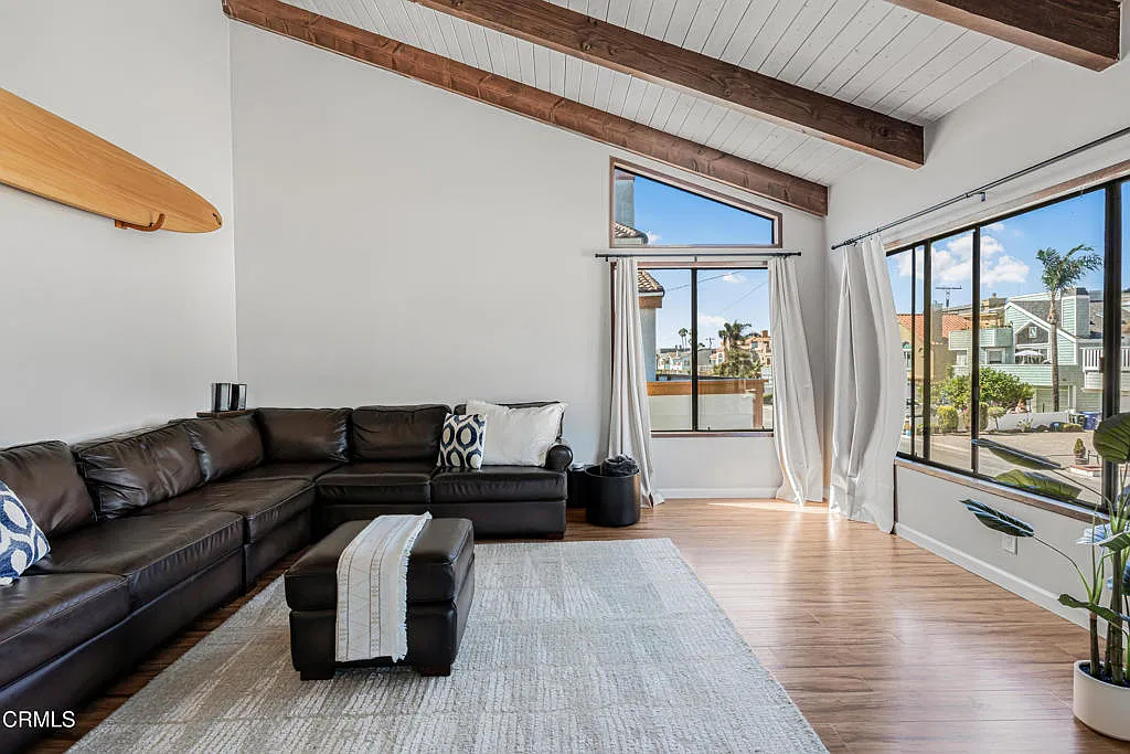 3 bed, 2.0 bath, $4,200 — Photo 4