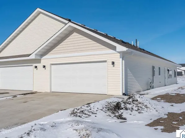 3122 Noble Dr, Mankato, MN 56001