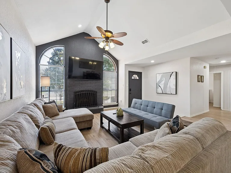 1823 Dew Valley Dr — Photo 5