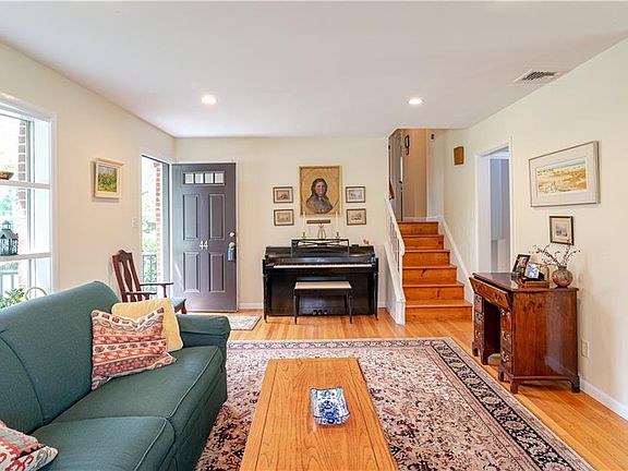 3rd image of 44 Gesner Ave