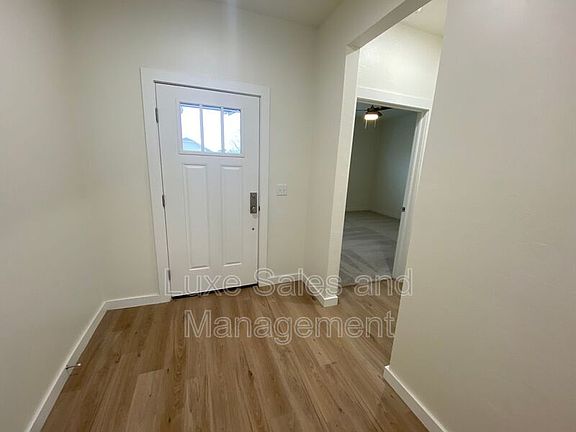 5th image of 1932 Sara Vista Dr
