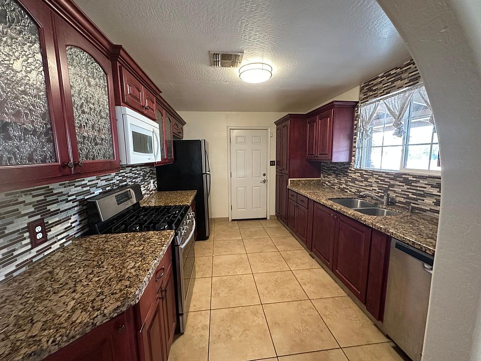 1st image of 3015 W Mariposa St