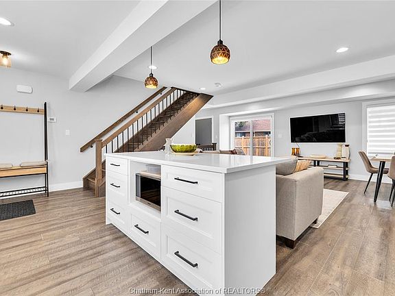 5th image of 71 Churchill Park Rd