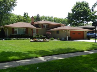 1419 E Lowden Ln, Mount Prospect, IL 60056