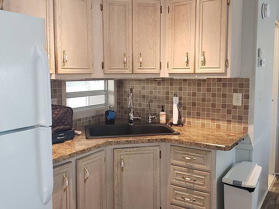 2nd image of 14500 Tamiami Trl E #27