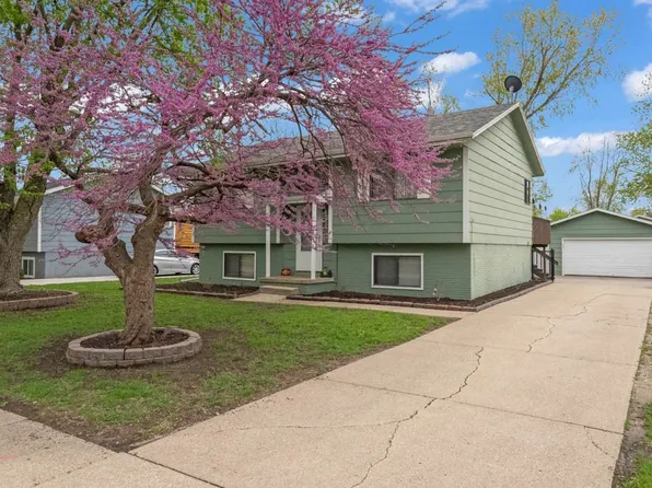 1010 7th St NW, Altoona, IA 50009