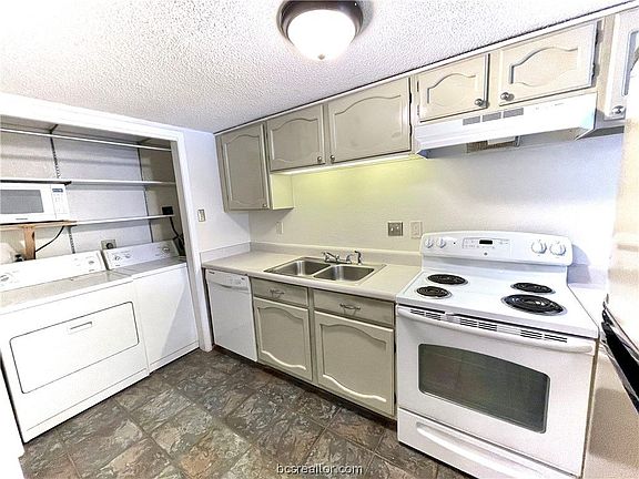 3rd image of 4345 Carter Creek Pkwy APT 3