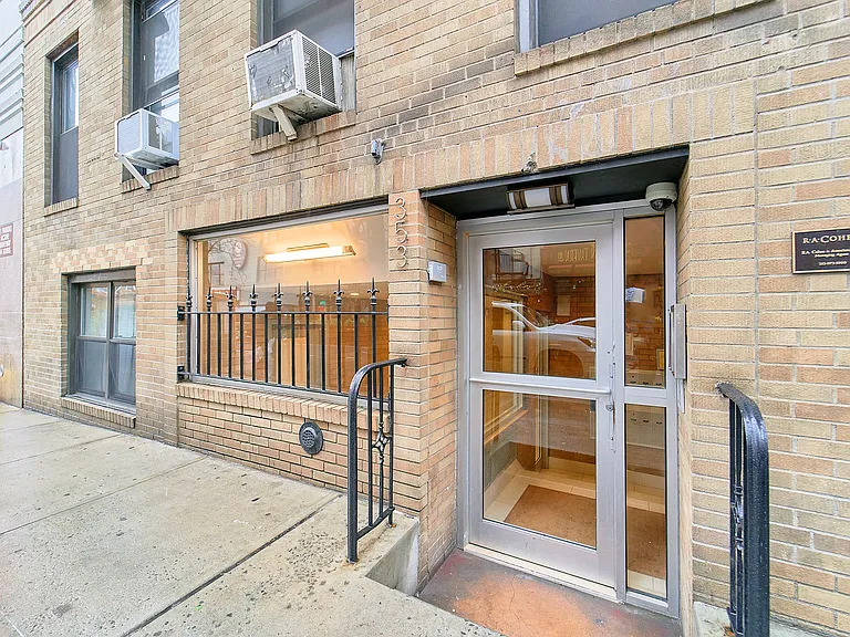 353 W 44th St #1E — Photo 9